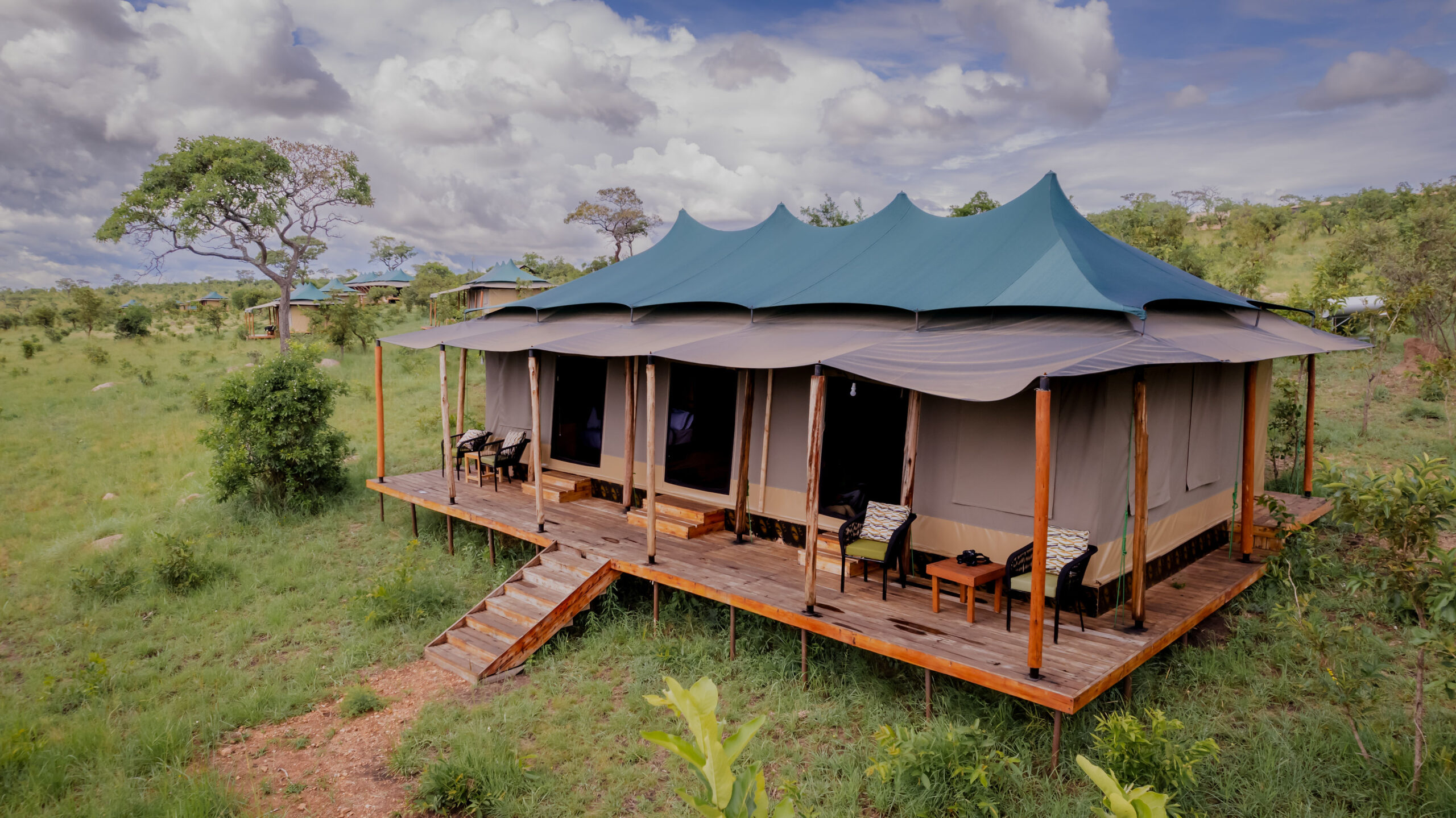 among of family tented on platforms